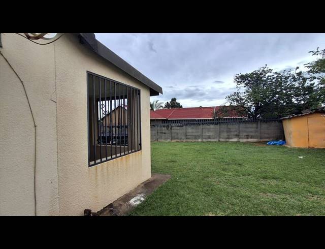 3 BEDROOM HOUSE FOR SALE IN BIRCH ACRES